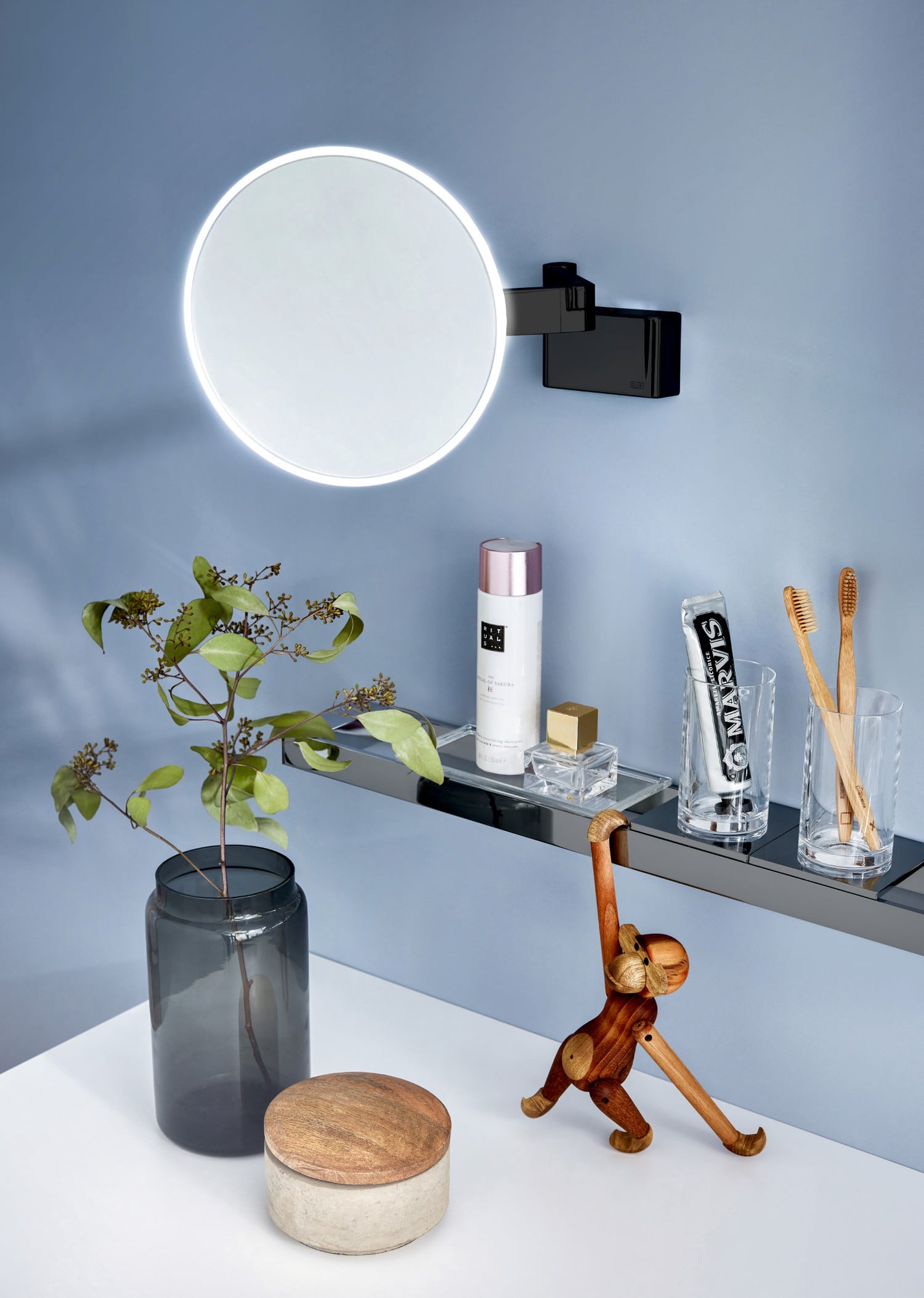 emco evo LED Rasier- und Kosmetikspiegel, eckig, Wandmodell,  Doppelgelenkarm mit Spiralkabel und Stecker - EMCO
