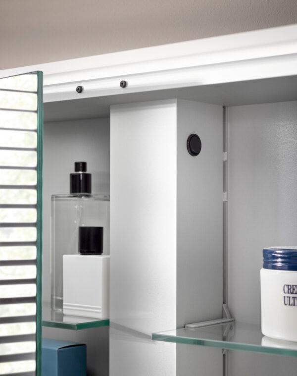 Round Cosmetic mirror magnetic - LED light – Bathroom Store Ireland